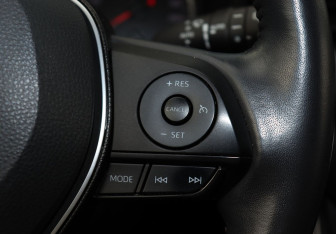 Подержанный автомобиль Toyota RAV4 2020 года (14 фото)
