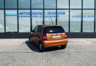 Подержанный автомобиль Kia Picanto 2006 года (3 фото)