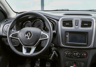 Подержанный автомобиль Renault Logan Sedan 2022 года (11 фото)