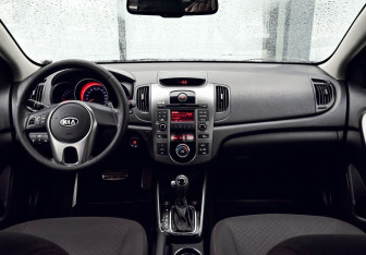 Подержанный автомобиль Kia Cerato Sedan 2011 года (17 фото)