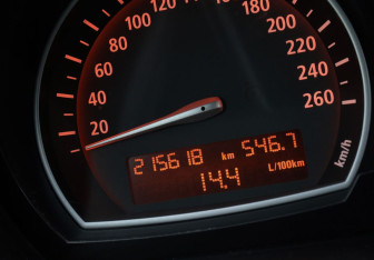 Подержанный автомобиль BMW X3 2007 года (17 фото)