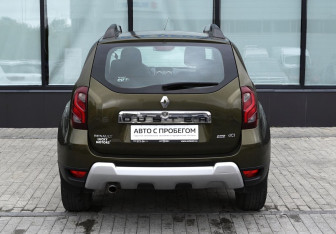 Подержанный автомобиль Renault Duster 2017 года (4 фото)