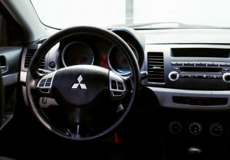 Подержанный автомобиль Mitsubishi Lancer Sedan 2007 года (20 фото)