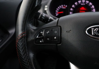 Подержанный автомобиль Kia Sportage 2010 года (13 фото)