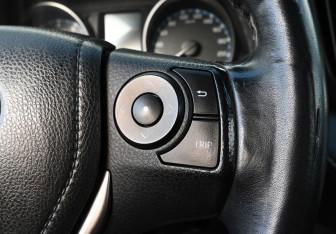 Подержанный автомобиль Toyota RAV4 2015 года (13 фото)