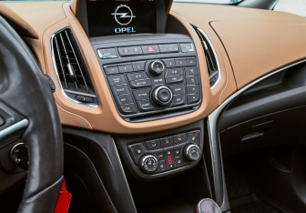 Подержанный автомобиль Opel Zafira Compactvan 2013 года (11 фото)