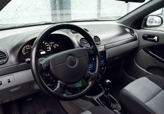 Подержанный автомобиль Chevrolet Lacetti Hatchback 2007 года (14 фото)