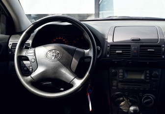 Подержанный автомобиль Toyota Avensis Sedan 2008 года (18 фото)