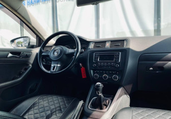 Подержанный автомобиль Volkswagen Jetta Sedan 2014 года (12 фото)