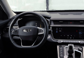 Подержанный автомобиль Geely Atlas Pro 2023 года (12 фото)