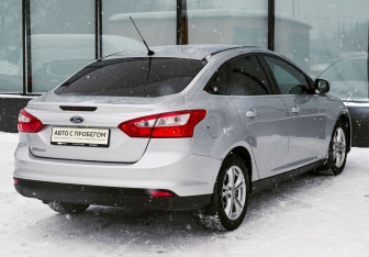 Подержанный автомобиль Ford Focus Sedan 2012 года (5 фото)