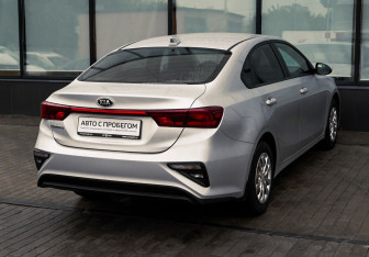 Подержанный автомобиль Kia Cerato Sedan 2019 года (5 фото)