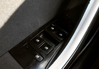 Подержанный автомобиль Opel Astra Hatchback 2012 года (14 фото)