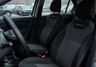 Подержанный автомобиль Renault Logan Sedan 2022 года (16 фото)