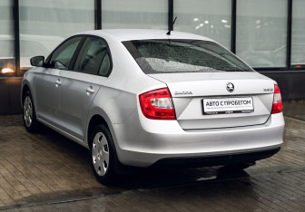 Подержанный автомобиль Skoda Rapid Liftback 2014 года (3 фото)