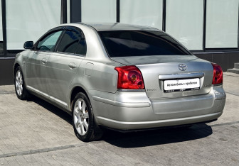 Подержанный автомобиль Toyota Avensis Sedan 2006 года (3 фото)