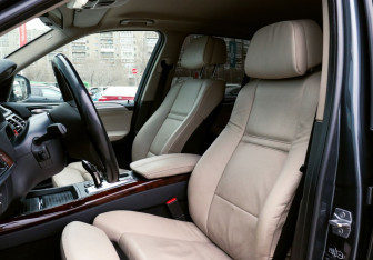 Подержанный автомобиль BMW X5 2013 года (16 фото)