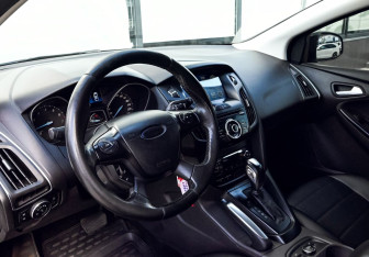 Подержанный автомобиль Ford Focus Hatchback 2013 года (12 фото)