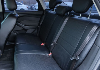 Подержанный автомобиль Ford Focus Sedan 2011 года (17 фото)