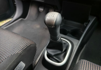 Подержанный автомобиль Nissan Tiida Hatchback 2011 года (14 фото)