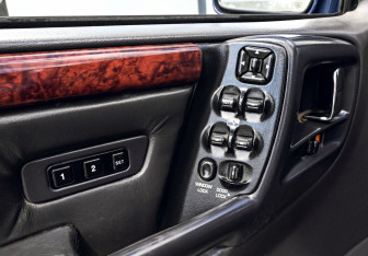 Подержанный автомобиль Jeep Grand Cherokee 1995 года (20 фото)