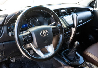 Подержанный автомобиль Toyota Fortuner 2020 года (10 фото)