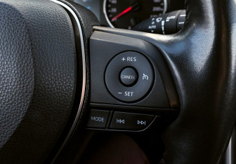 Подержанный автомобиль Toyota RAV4 2020 года (14 фото)