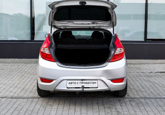 Подержанный автомобиль Hyundai Solaris Hatchback 2012 года (18 фото)