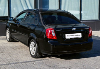 Подержанный автомобиль Chevrolet Lacetti Sedan 2010 года (3 фото)