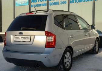 Подержанный автомобиль Kia Carens 2007 года (5 фото)