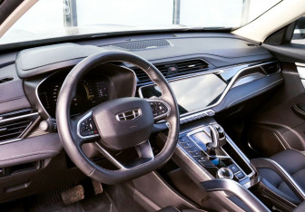 Подержанный автомобиль Geely Atlas Pro 2022 года (15 фото)