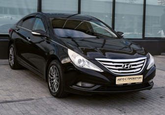 Подержанный автомобиль Hyundai Sonata 2010 года (7 фото)
