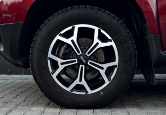 Подержанный автомобиль Renault Duster 2013 года (19 фото)
