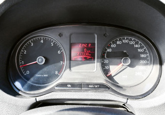 Подержанный автомобиль Volkswagen Polo Sedan 2011 года (11 фото)