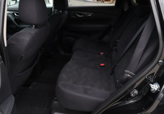 Подержанный автомобиль Nissan X-Trail 2015 года (19 фото)
