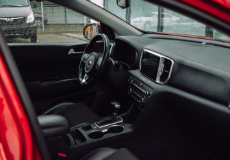 Подержанный автомобиль Kia Sportage 2018 года (11 фото)