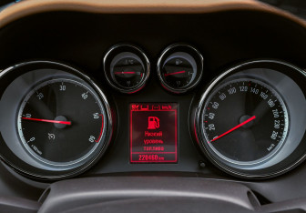 Подержанный автомобиль Opel Zafira Compactvan 2013 года (9 фото)