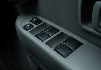 Подержанный автомобиль Nissan March Hatchback 2001 года (11 фото)