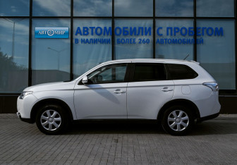 Подержанный автомобиль Mitsubishi Outlander 2014 года (2 фото)