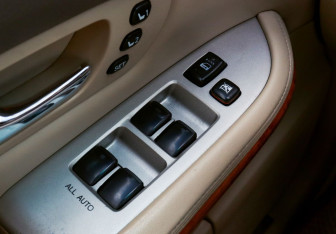 Подержанный автомобиль Lexus RX 2007 года (12 фото)