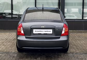 Подержанный автомобиль Hyundai Verna Sedan 2007 года (4 фото)