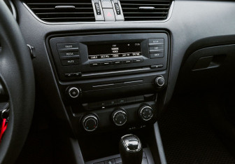 Подержанный автомобиль Skoda Octavia Liftback 2014 года (14 фото)