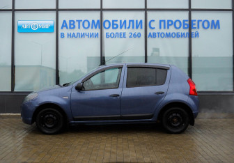 Подержанный автомобиль Renault Sandero 2011 года (2 фото)