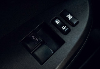 Подержанный автомобиль Toyota Corolla Sedan 2012 года (10 фото)