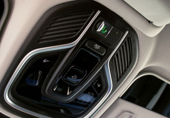 Подержанный автомобиль Geely Atlas 2024 года (17 фото)