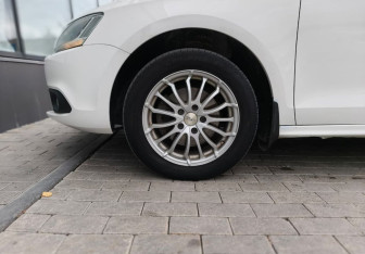 Подержанный автомобиль Volkswagen Jetta Sedan 2013 года (20 фото)