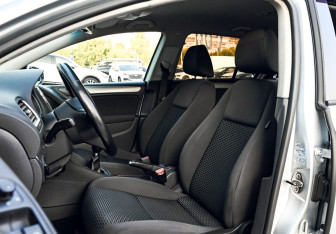 Подержанный автомобиль Volkswagen Golf Hatchback 2012 года (14 фото)