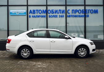 Подержанный автомобиль Skoda Octavia Liftback 2017 года (6 фото)