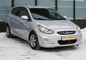 Подержанный автомобиль Hyundai Solaris Hatchback 2011 года (7 фото)