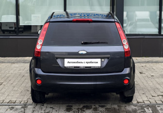 Подержанный автомобиль Ford Fiesta Hatchback 2007 года (4 фото)